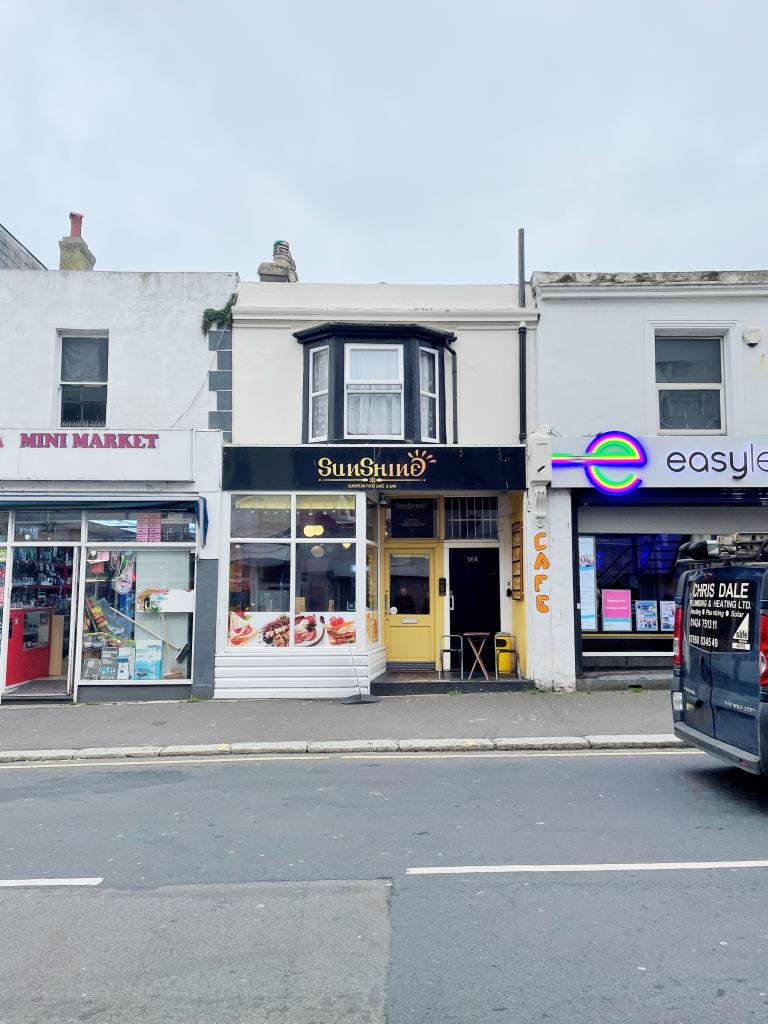 Lot: 126 - FREEHOLD MIXED RESIDENTIAL AND COMMERCIAL INVESTMENT - Shop with flat above
